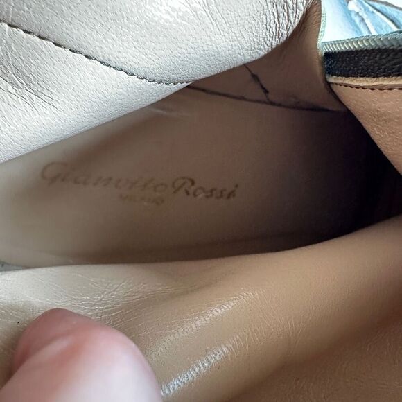 Gianvito Rossi Margaux Suede booties size 40 - Picture 9 of 11